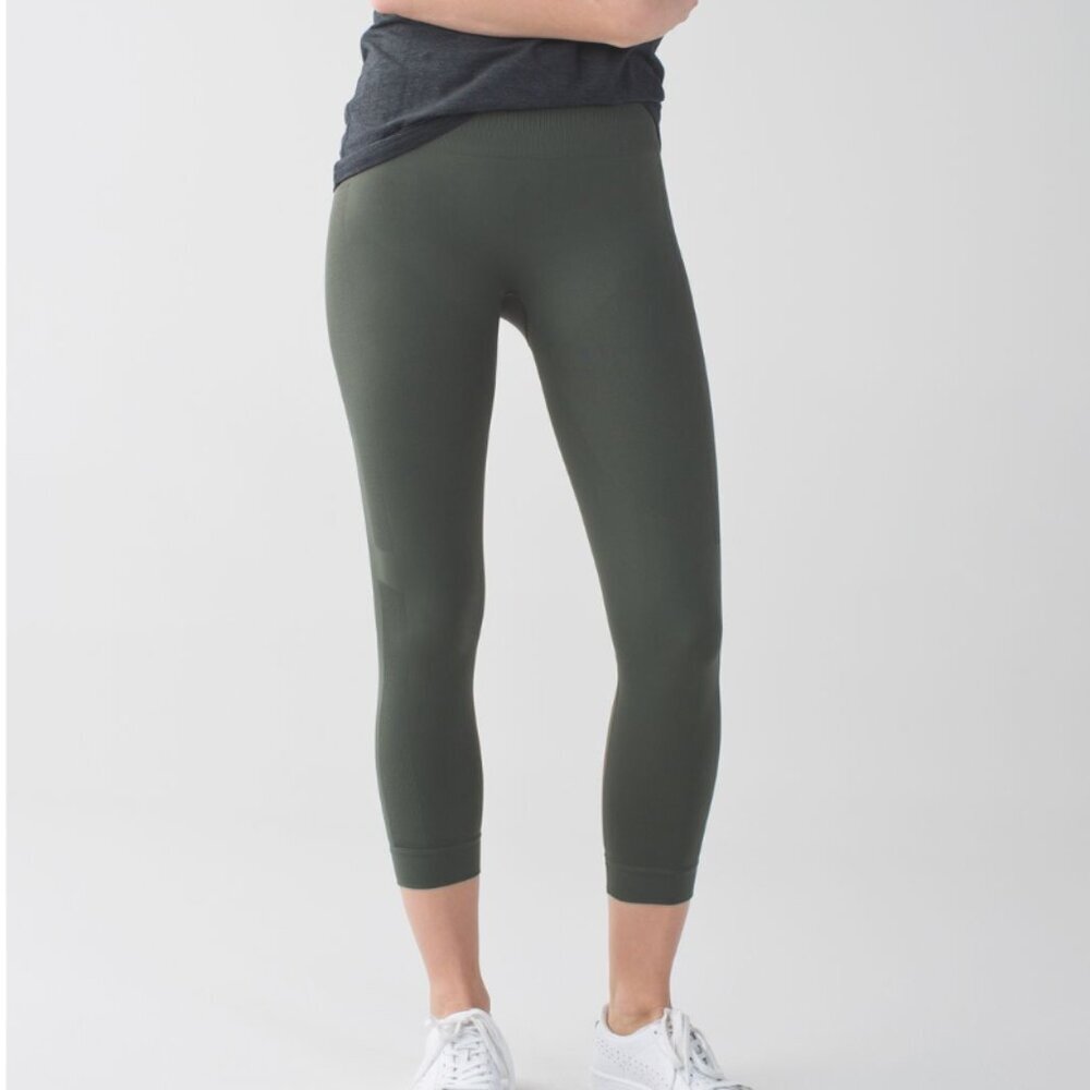 315. NWOT Lululemon Zone in Crop Leggings Gater Green Olive 25" Inseam